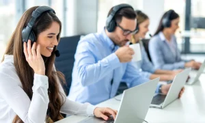 salespeople-in-office